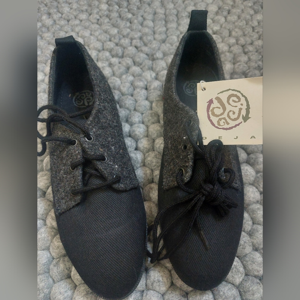 New Womens DEJA Size 9 Shoes. Made with Recycled Materials